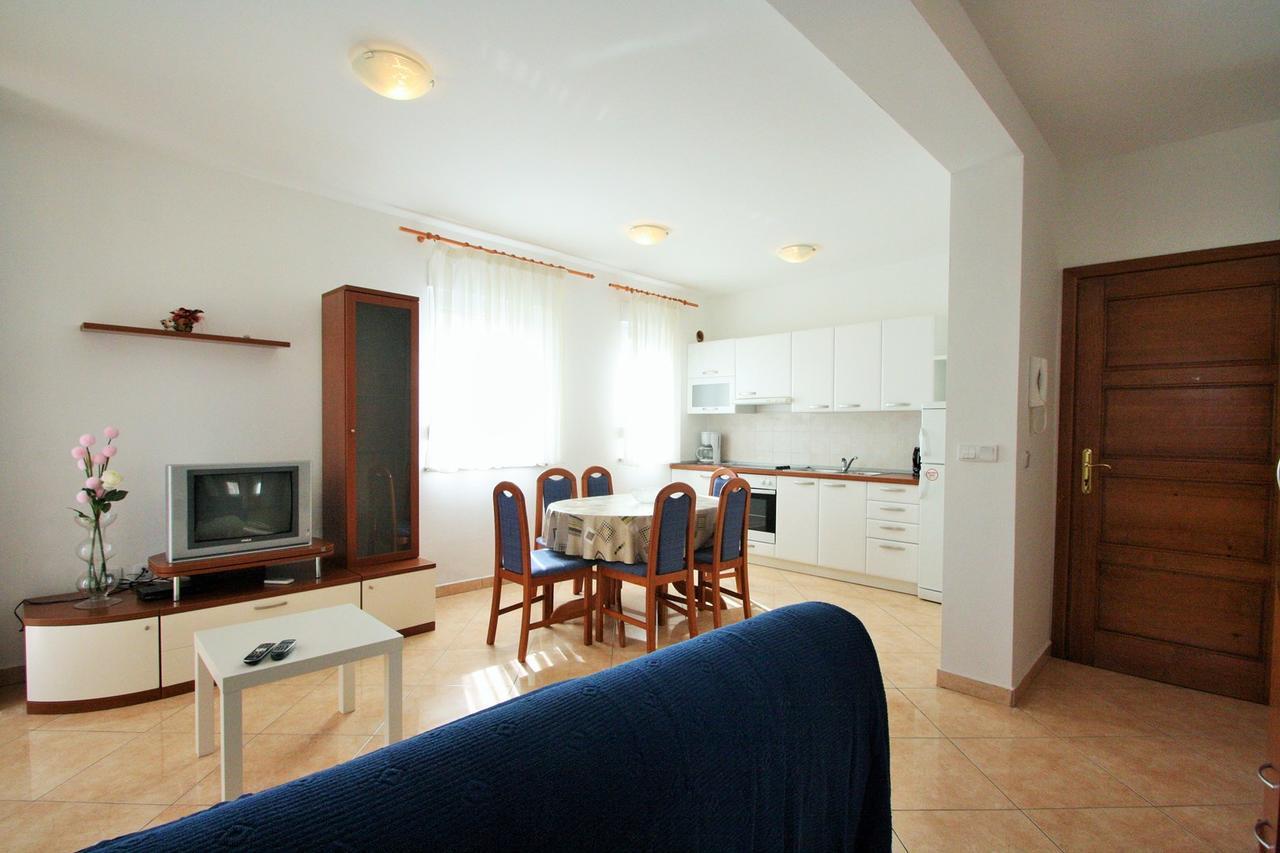 Apartment Bilic With Balcony Poreč Eksteriør billede