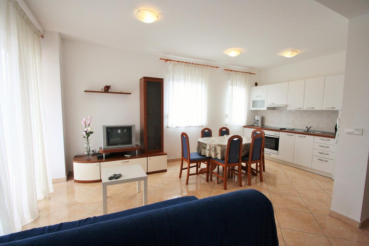 Apartment Bilic With Balcony Poreč Eksteriør billede