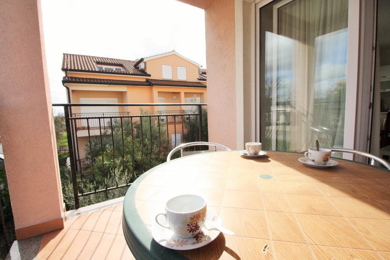 Apartment Bilic With Balcony Poreč Eksteriør billede